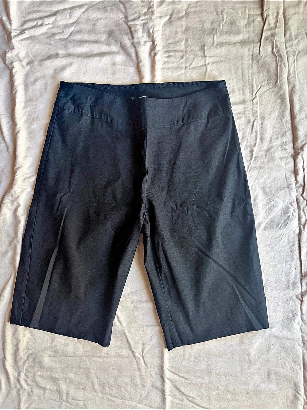 New Directions Bermuda Shorts in Black Size 12 Like New
